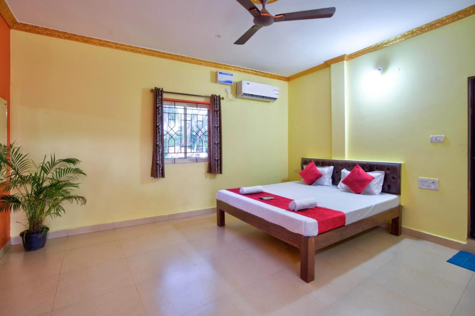 Hotel Savita Calangute Extérieur photo