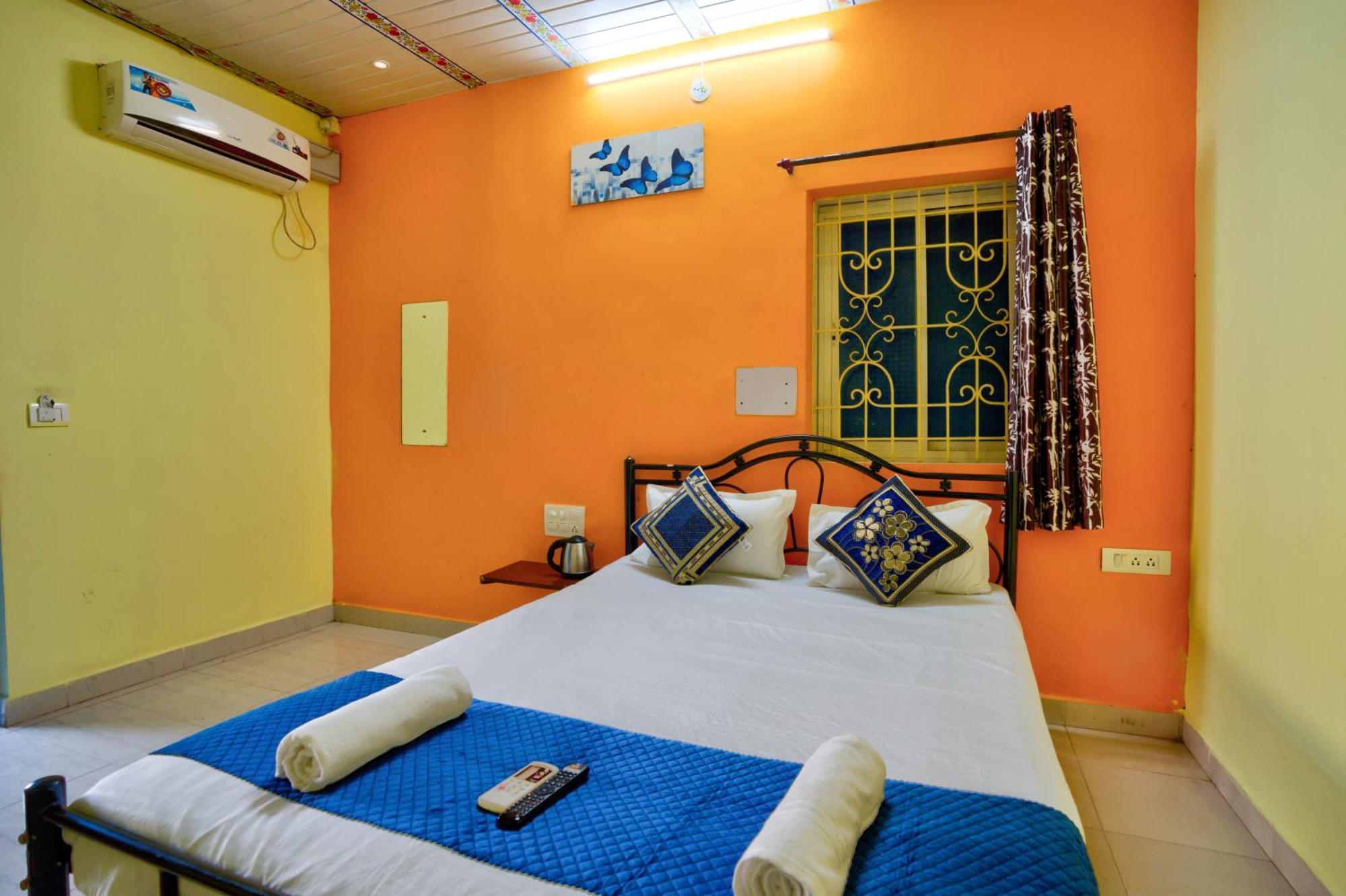 Hotel Savita Calangute Extérieur photo